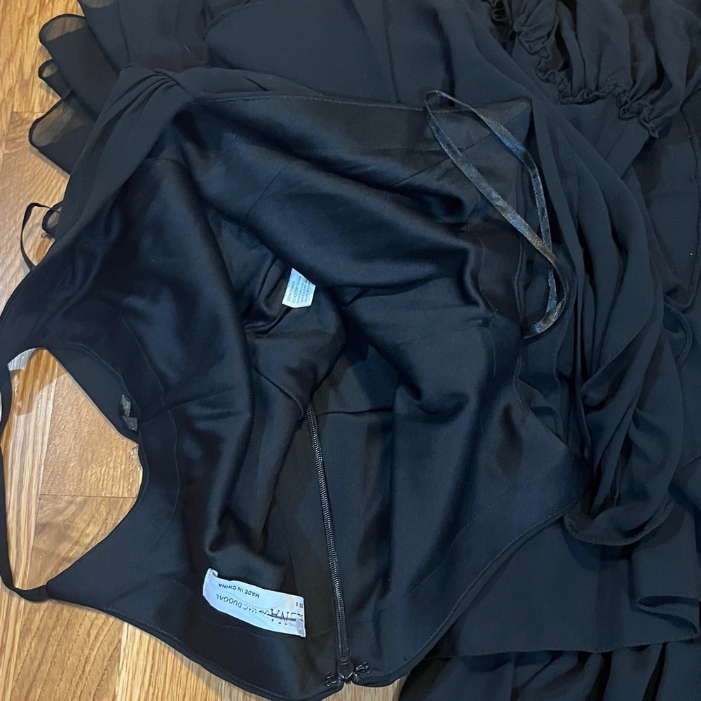 Mac Duggal Black V-Neck Gown with Ruffled Skirt Size 8 NWOT - Picture 14 of 17